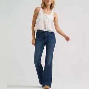 NWT Wrangler Women's High Rise Fierce Flare Jeans, Size 26